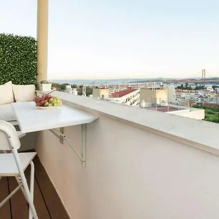 Immaculate Fully-equipped Two-bedroom In With An Amazing Panoramic View!