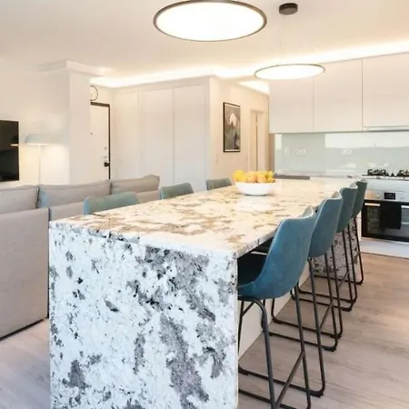 Apartamento Immaculate Fully-equipped Two-bedroom In With An Amazing Panoramic View! Lisboa